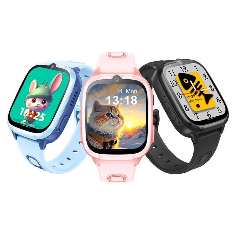 Enfant portant la montre GPS